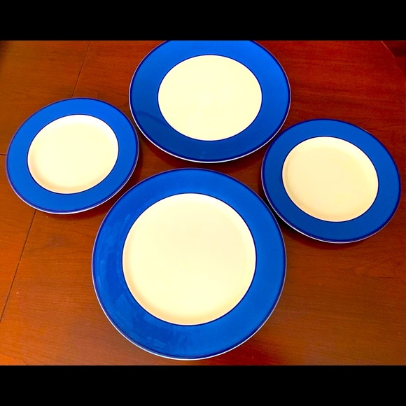 Set of 4 beautiful glossy cobalt blue & white porcelain plates made in Italy - Picture 3 of 10